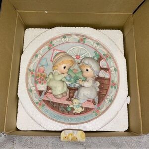 Precious Moments "Friendship Hits The Spot" 3D Sculpted Collector Plate